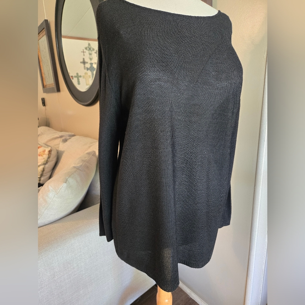 Meryl Diamond   Sweater.     207